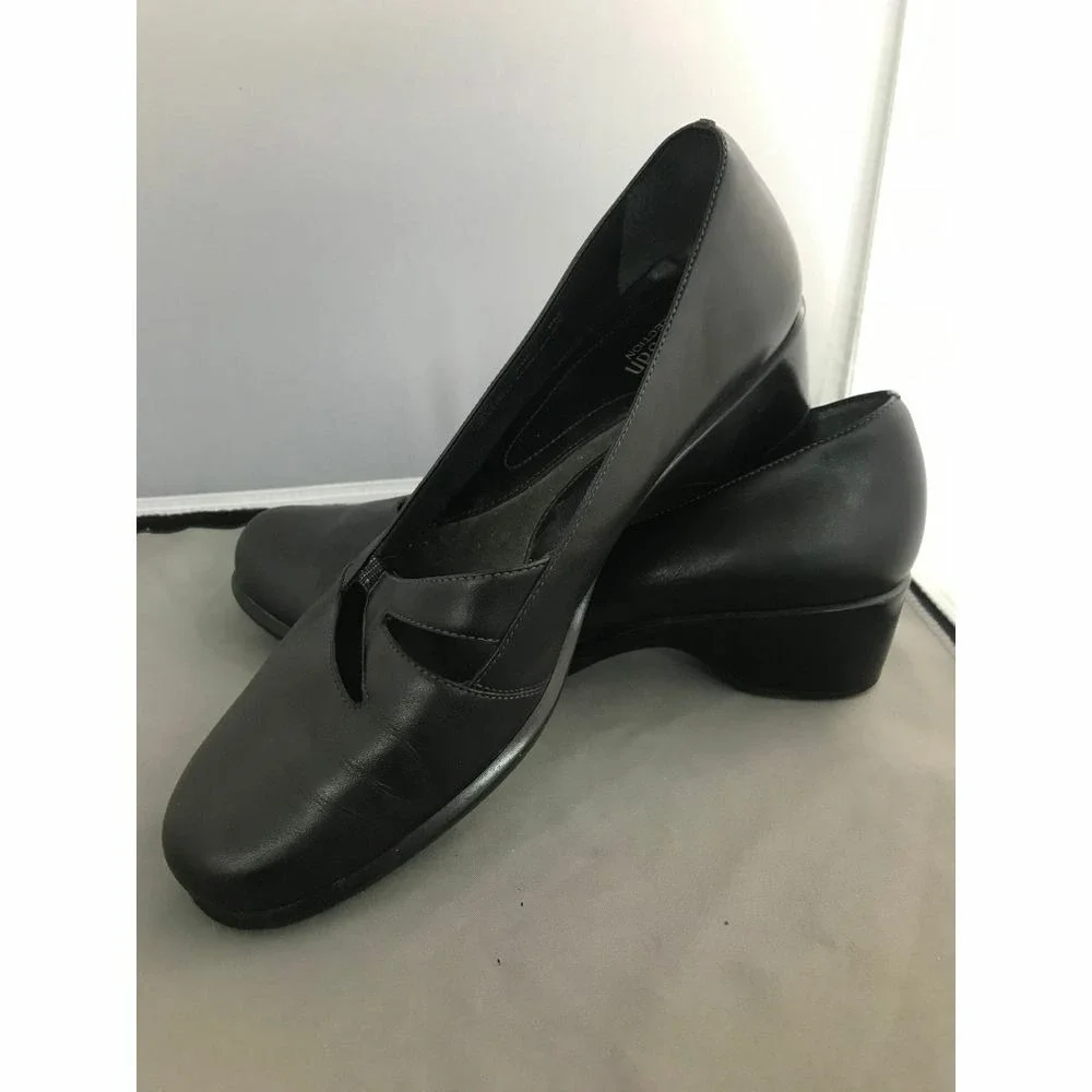 Clarks Artisan Collection Black Loafers 1.5